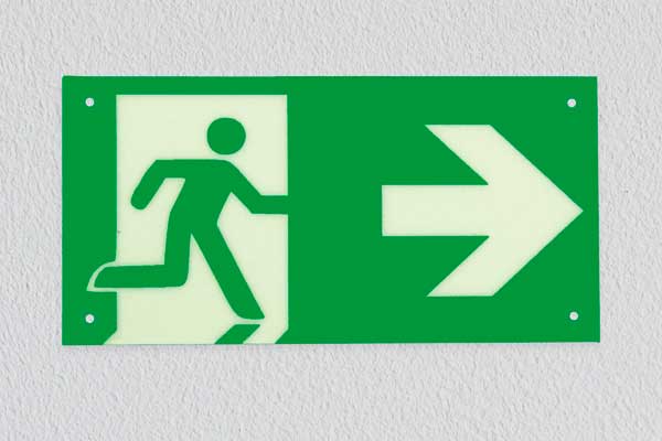 Trükitud plastist avariiväljapääs paremal